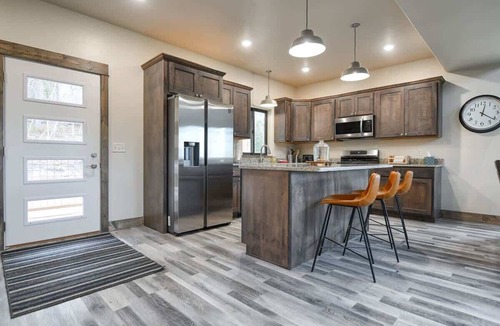 Lead House | Hickok’s Bluff – Spacious Black Hills Cabin with Views, Hot Tub & Game Room