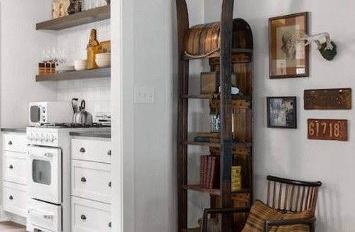 Oshkosh House | Hickory Hideaway-2 Bedroom with Dock
