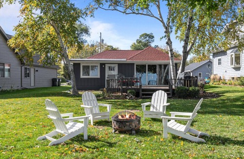 Oshkosh House | Hickory Hideaway-2 Bedroom with Dock