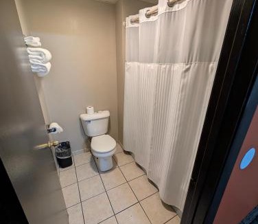 Hickory Hills Hotel | Hickory West Inn
