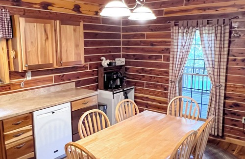 Eckerty Cabin | Hidden Acorn Cabin: Book your mid-week stay ASAP!