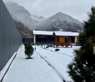 Brezoi Ski Chalet | Hidden Cabin