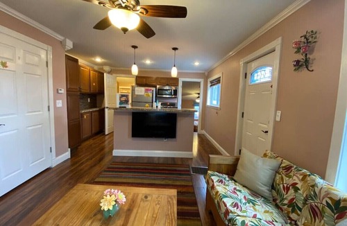 Davison Apartment | Hidden Charm Suites - Cheerful Suite, Downtown Retreat