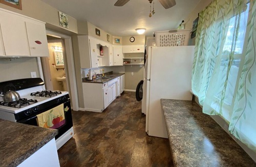 Davison Apartment | Hidden Charm Suites - TNT Suite, Downtown Retreat