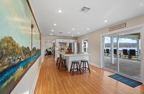 Fairland House | Hidden Cove Lakefront Home - 5 bedrooms on 1/2 Mile of Private Shoreline