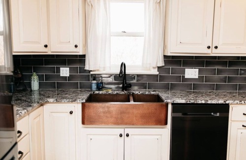 Afton Cottage | Hidden Creek Estate Cottage | Walk to Dinner, Trails & Pond