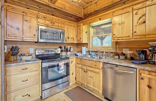 Hayesville Cabin | Hidden Escape Chalet by Chatuge Home Concierge | Lake & Mountain Views · Hot Tub · Firepit