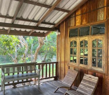 Bua Sali House | Hidden garden by Om