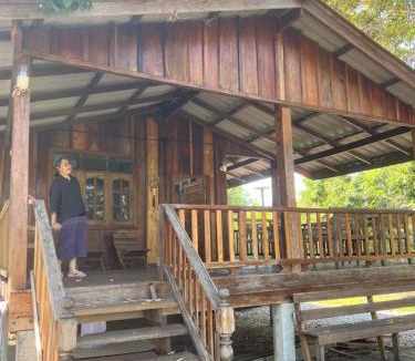 Bua Sali House | Hidden garden by Om
