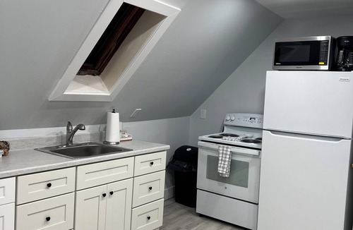 Old Orchard Beach Apartment | Hidden Gem 1-bedroom apartment in wonderful Old Orchard Beach with WiFi, AC