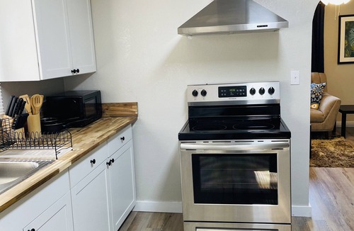 Rossville Apartment | Hidden Gem-10 minutes to DT Chatt! Perfect for teleworkers, small families, etc.