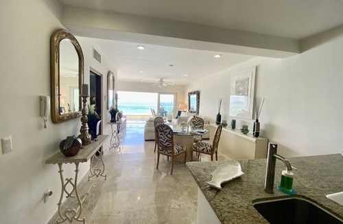 Emiliano Zapata Condo | Hidden Gem! 1br1bth Condo Right on the Beach!