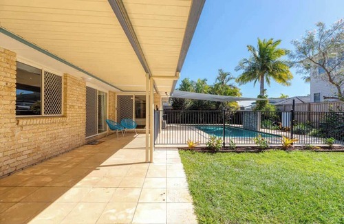 Mudjimba House | Hidden Gem at Mudjimba - Walk to Cafes & Surf Beach