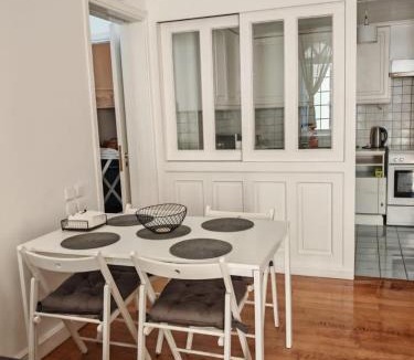 Paleopolis Apartment | Hidden Gem Convenient & Spacious
