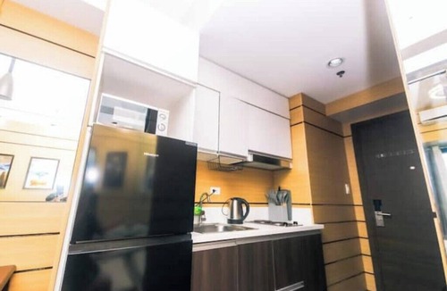 San Antonio Apartment | Hidden Gem Coolest Crash spot Makati Swim Gym Park