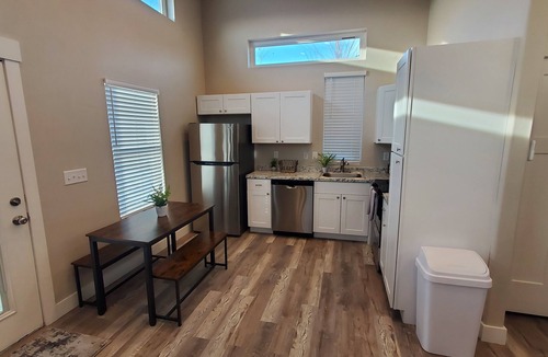 Syracuse House | Hidden Gem! Cozy and Secluded 2 bedroom Guest House *No Cleaning fee*