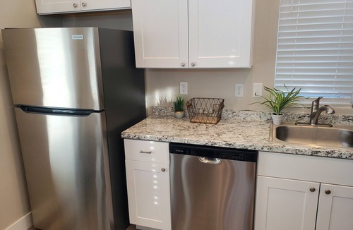 Syracuse House | Hidden Gem! Cozy and Secluded 2 bedroom Guest House *No Cleaning fee*