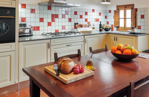 Barbera de la Conca House | Hidden Gem: Wine Village Rooftop Retreat