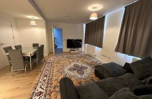 Golborne Apartment | Hidden Gem