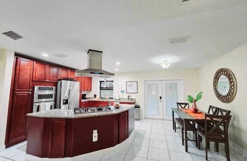 Sebring House | Hidden Gem Home @Oceanside Ave
