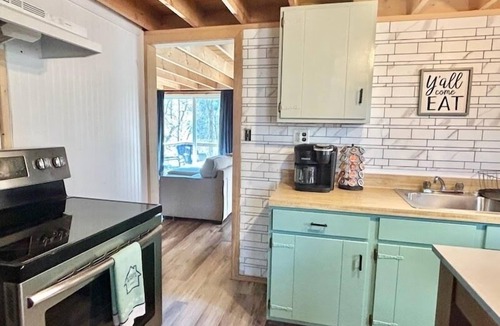 Berkeley Springs Cabin | Hidden Gem in the woods with hot tub