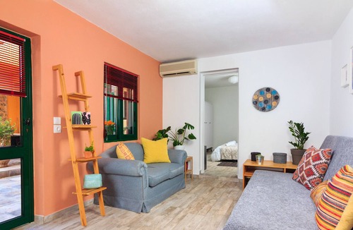 Agia House | ♦ Hidden Gem ♦ Modern house ▎Flower yard ▎Quiet village ▎Nature ▎Hikes