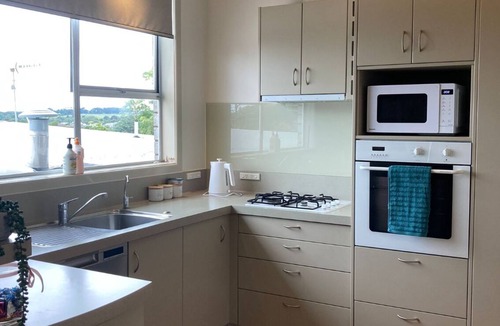 Waitara House | Hidden Gem on the hill - Beautiful modern unit suitable for families.