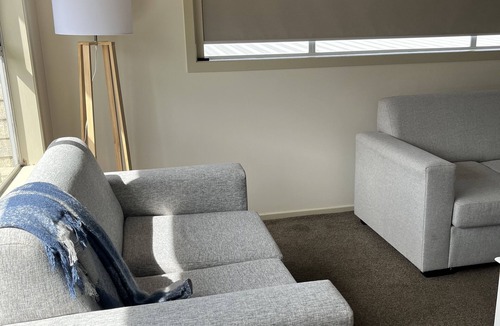 Waitara House | Hidden Gem on the hill - Beautiful modern unit suitable for families.