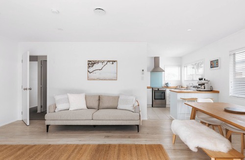 Mount Maunganui House | Hidden Gem - Private 2-Bedroom Family-Friendly Bach with Outdoor Deck