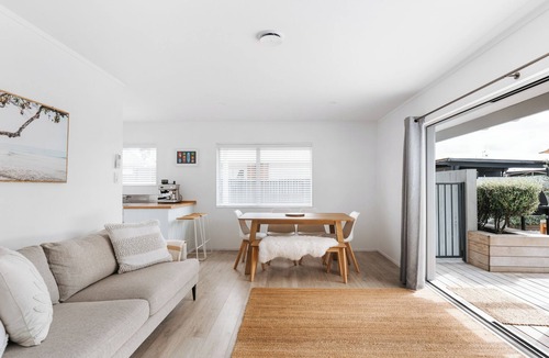Mount Maunganui House | Hidden Gem - Private 2-Bedroom Family-Friendly Bach with Outdoor Deck
