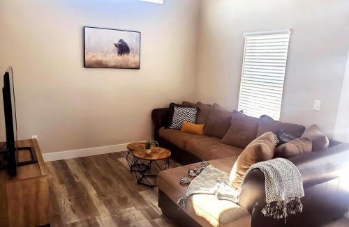 Syracuse House | Hidden Gem! Private Guest Home