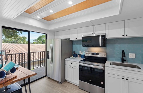 Central Naples Condo | Hidden Gem - Refurbished Central Naples Location