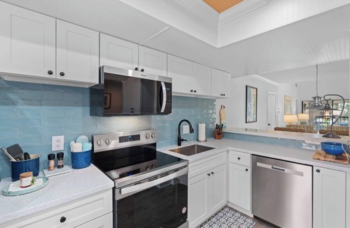 Central Naples Condo | Hidden Gem - Refurbished Central Naples Location