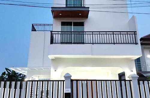 Thawi Watthana Apartment | Hidden Gems Residence