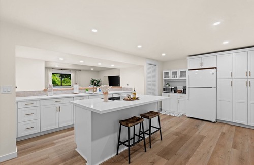 Burley Apartment | Hidden Harbor Getaway-Sunrise Views-Private Beach Access