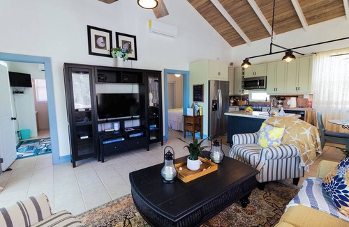 Venetian Road Settlement House | Hidden Haven - 2 bedrooms with ensuite baths & living/dining and full kitchen.
