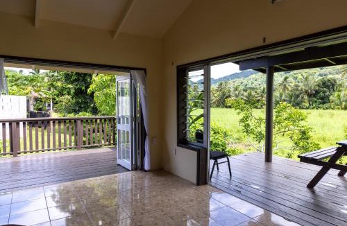 Matavera House | Hidden Haven - Group Retreat-Sleeps 7 aircon & free Wifi