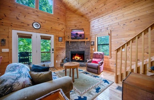 Young Harris House | Hidden Haven-Peaceful Inviting pet friendly cabin