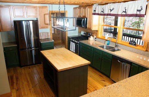 Tate Cabin | Hidden Honey Hole Cabin: 4 BEDROOM, POOLS, TENNIS/PICKLEBALL, HIKING, LAKE AREA
