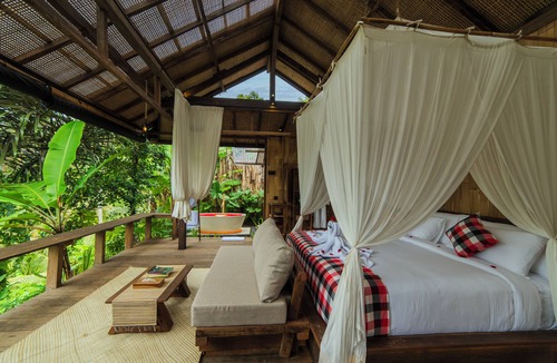 Wisma Kerta Cabin | Hidden Jungle Gem with Mountain and Rice Field View