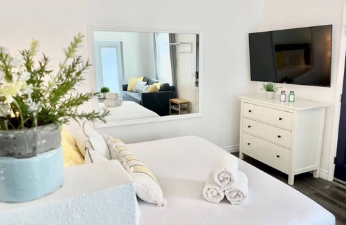 La Mesa House | Hidden King Suite with Garden, Parking - 4 Guest