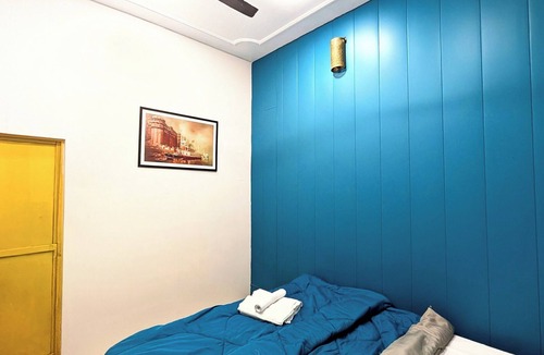 Varanasi Hostel | Hidden Monkey Hostel Chet Singh Ghat