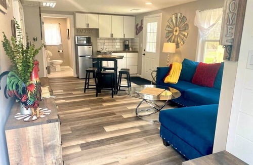 Birch Run Township Cabin | Hidden Oaks Cabin Resort | Farmhouse | Unit 5