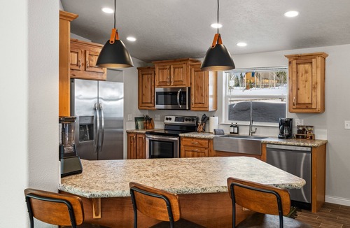 Lazy Acres House | Hidden Pines: A cozy 2-bedroom retreat just 7 minutes from Yellowstone!