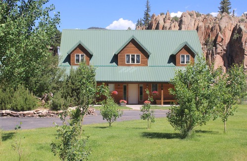 Beaver Mountain House | Hidden River Lodge, Beautiful And Spacious River Front Home, Sleeps 15