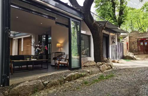 Huayin House | Hidden Spring Entire 7 Bedroom Mountain Villa Near Huashan for Families and Groups