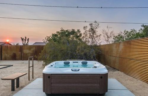 Joshua Tree House | Hidden Valley Cottage - Modern Home in JT Hot Tub