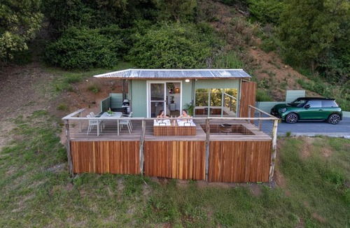 Yellow Rock House | Hidden Valley Eco Lodge - Off Grid Rural Escape!