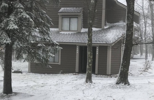 Hidden Valley Condo | Hidden Valley - Walk to Slopes and Pool - 2 BR with Fireplace + WIFI