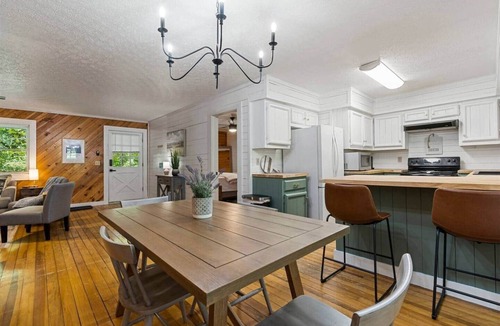 Slade House | Hide Out at The Ridge *Hot Tub*